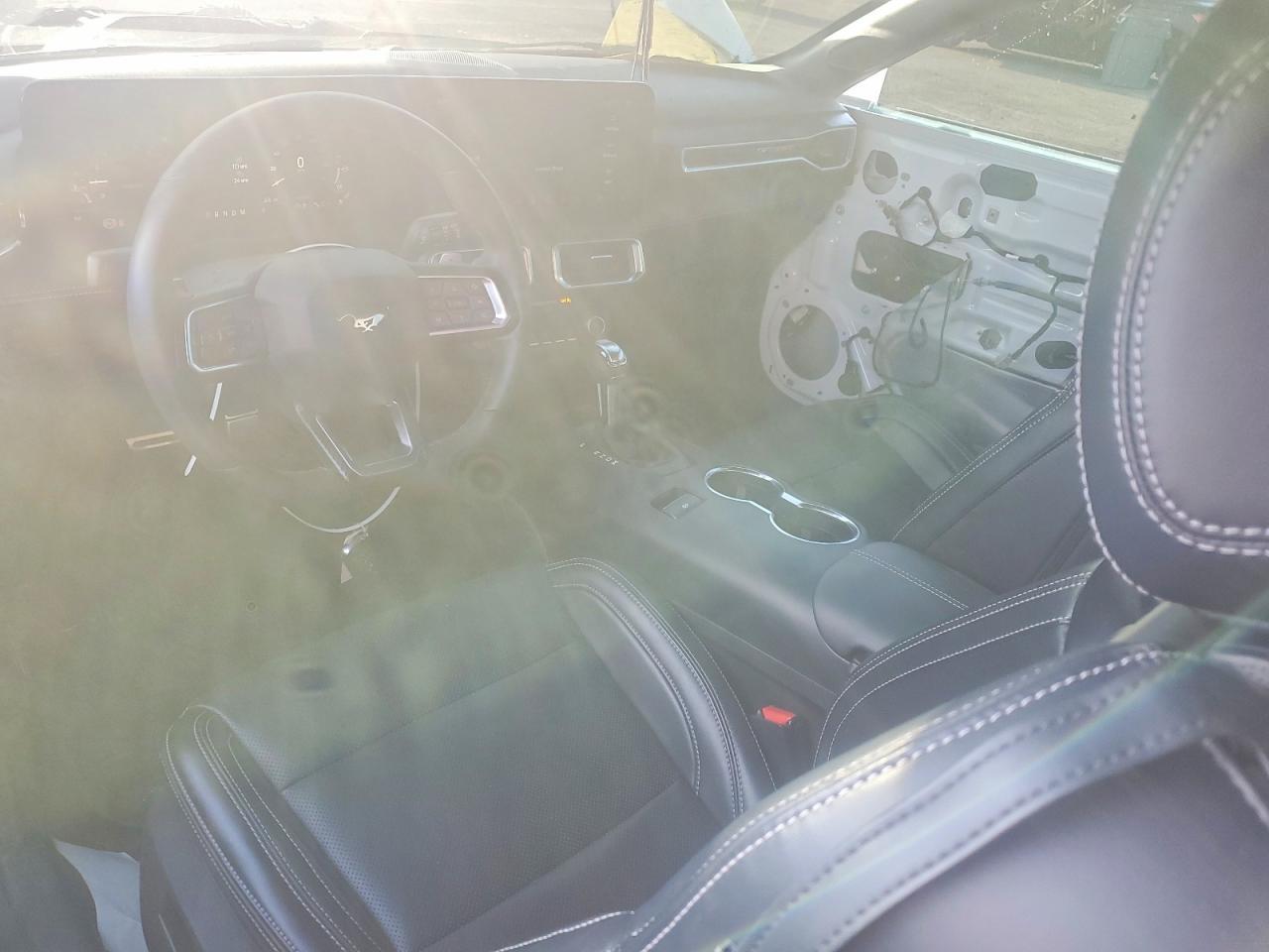 2024 Ford Mustang - zdjęcie 8