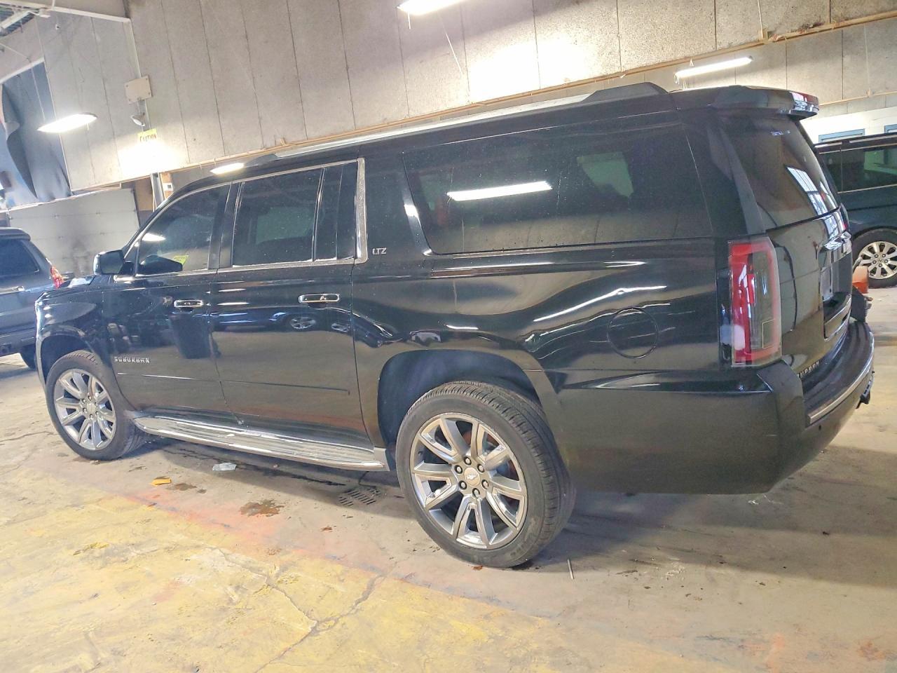 2015 Chevrolet Suburban K1500 Ltz - zdjęcie 2