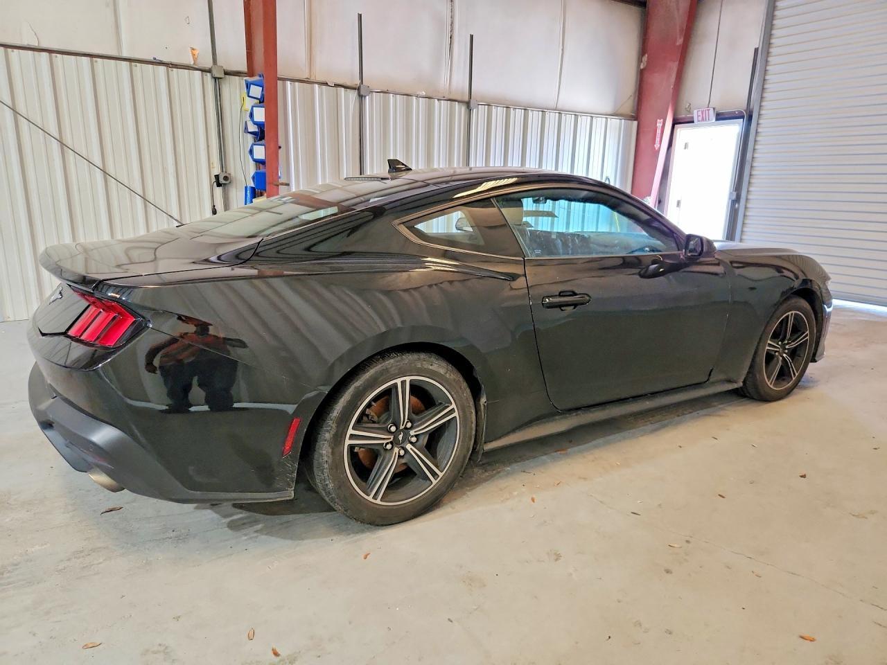 2024 Ford Mustang - zdjęcie 3