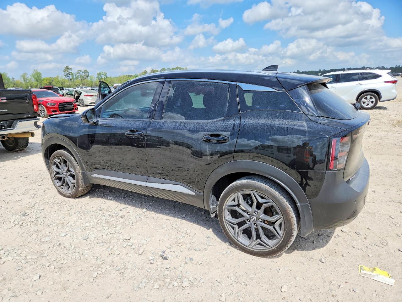 2025 Nissan Kicks Sr - zdjęcie 2