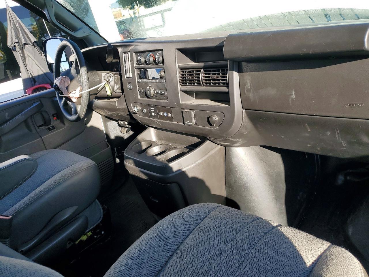 2024 Chevrolet Express G2500 - zdjęcie 8