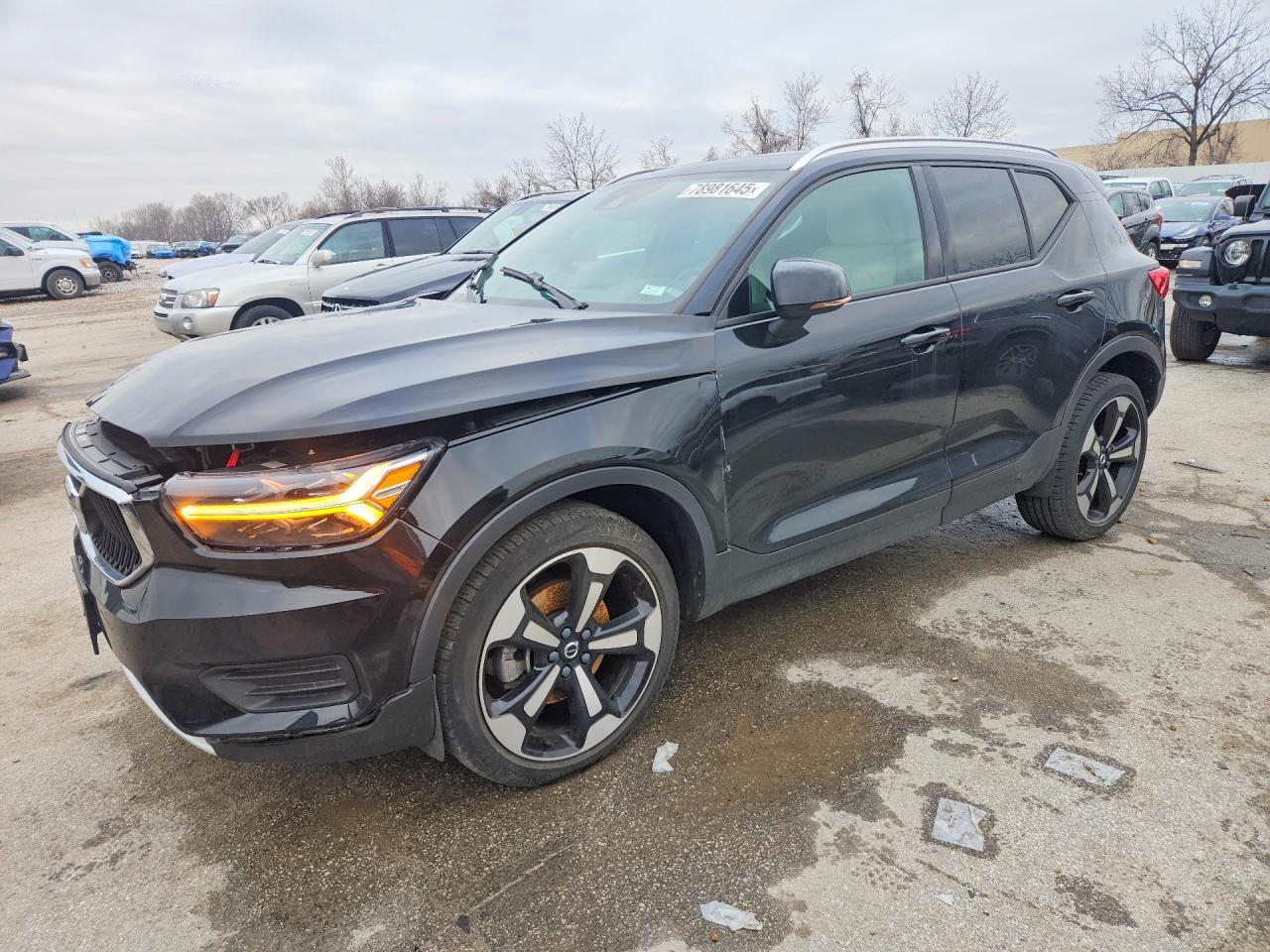 2020 Volvo Xc40 T5 Momentum - zdjęcie główne
