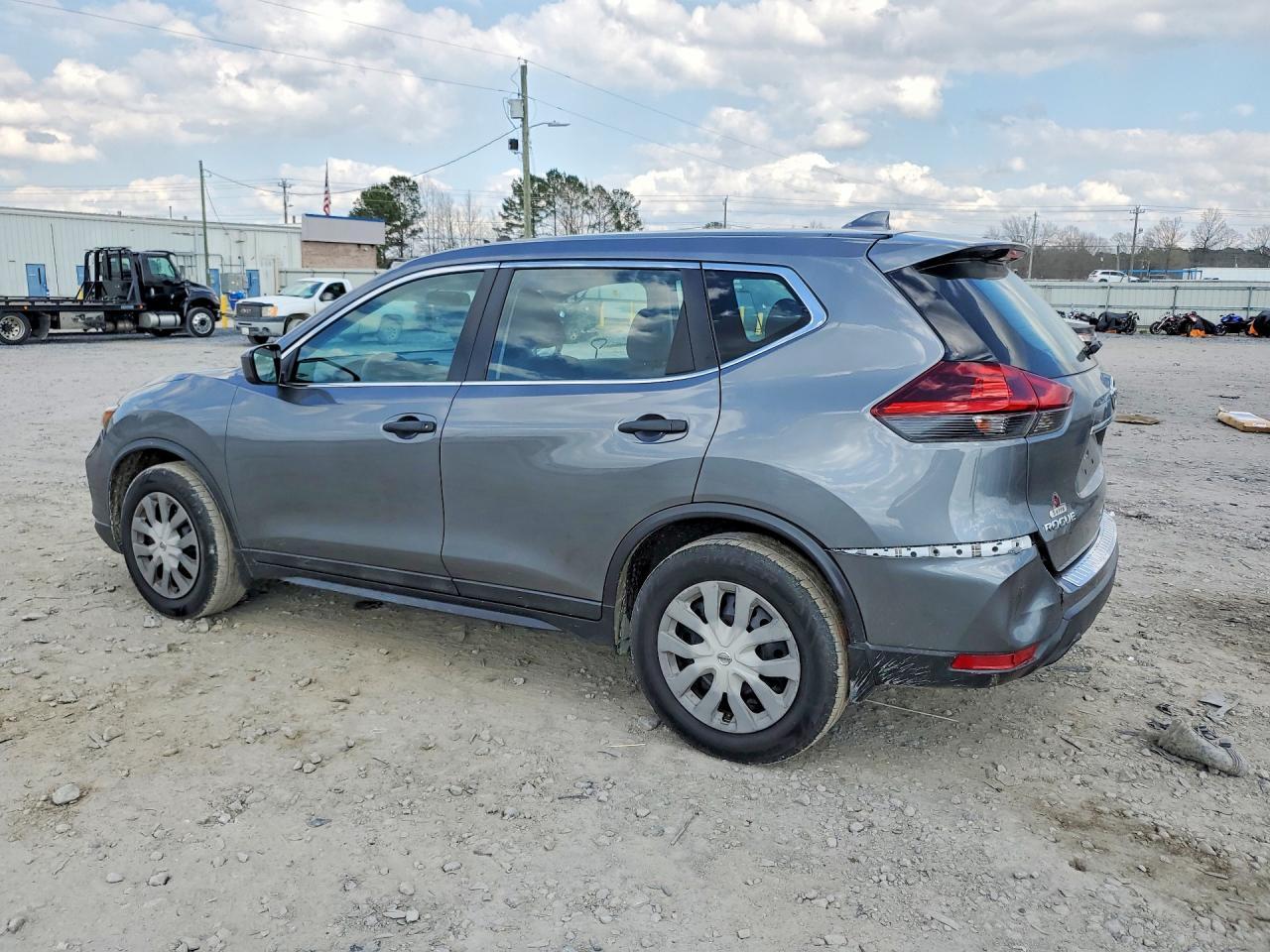 2018 Nissan Rogue S - zdjęcie 2