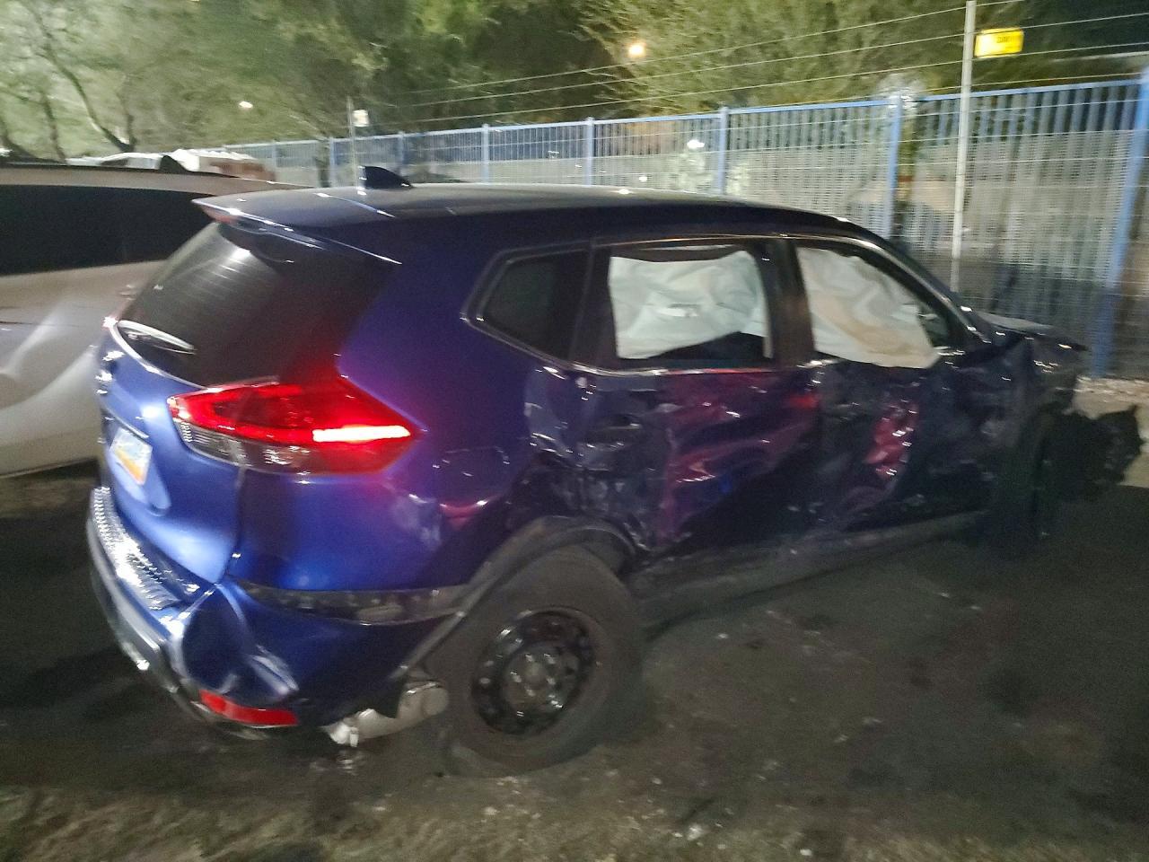 2017 Nissan Rogue S - zdjęcie 3