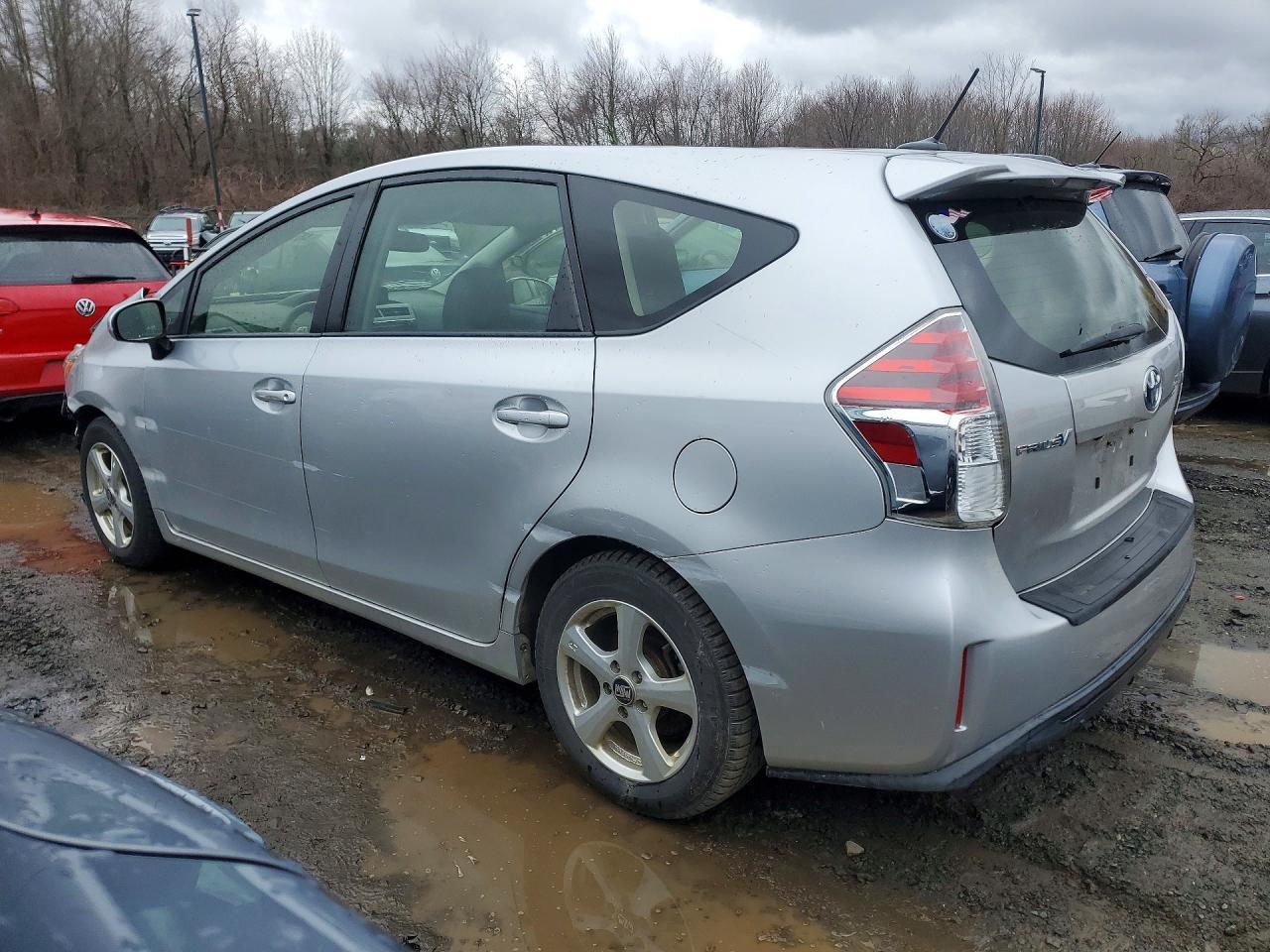 2017 Toyota Prius V Four - zdjęcie 2