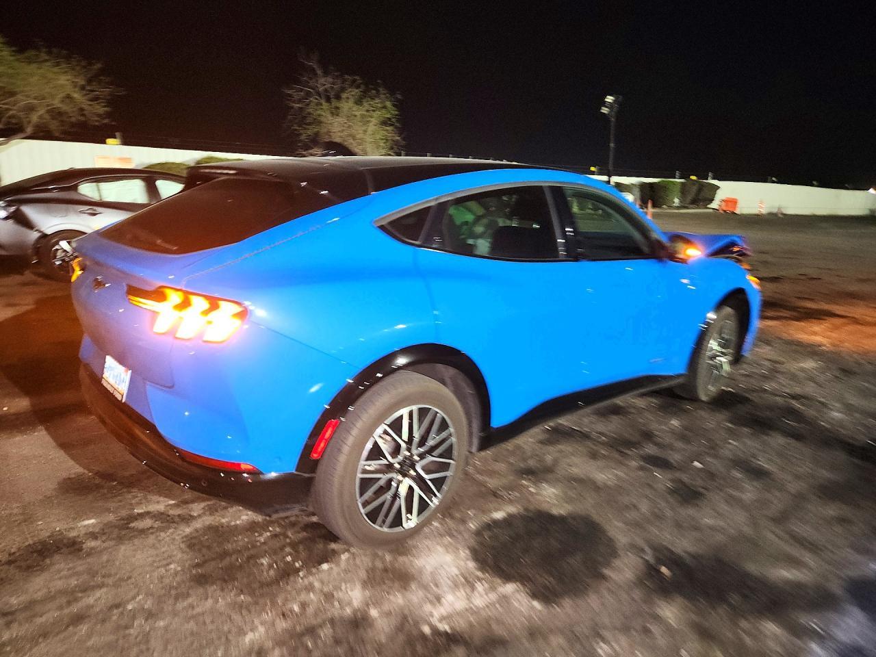 2024 Ford Mustang Mach-E Premium - zdjęcie 3