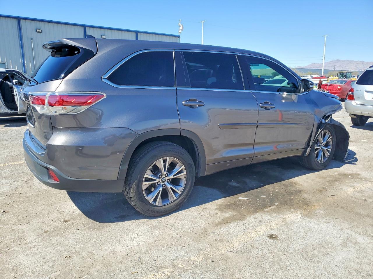 2016 Toyota Highlander Le Plus - zdjęcie 3
