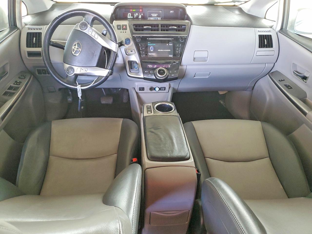 2015 Toyota Prius V Four - zdjęcie 8