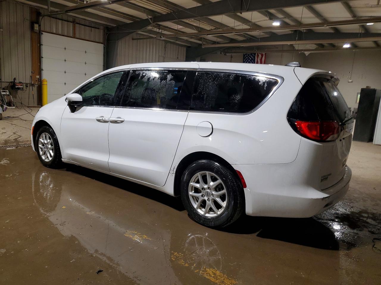 2021 Chrysler Voyager Lx - zdjęcie 2