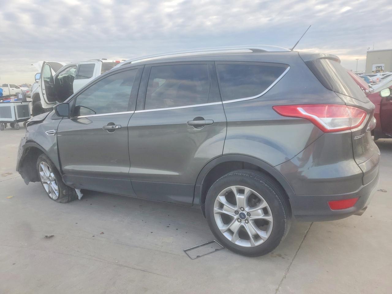 2016 Ford Escape Titanium - zdjęcie 2