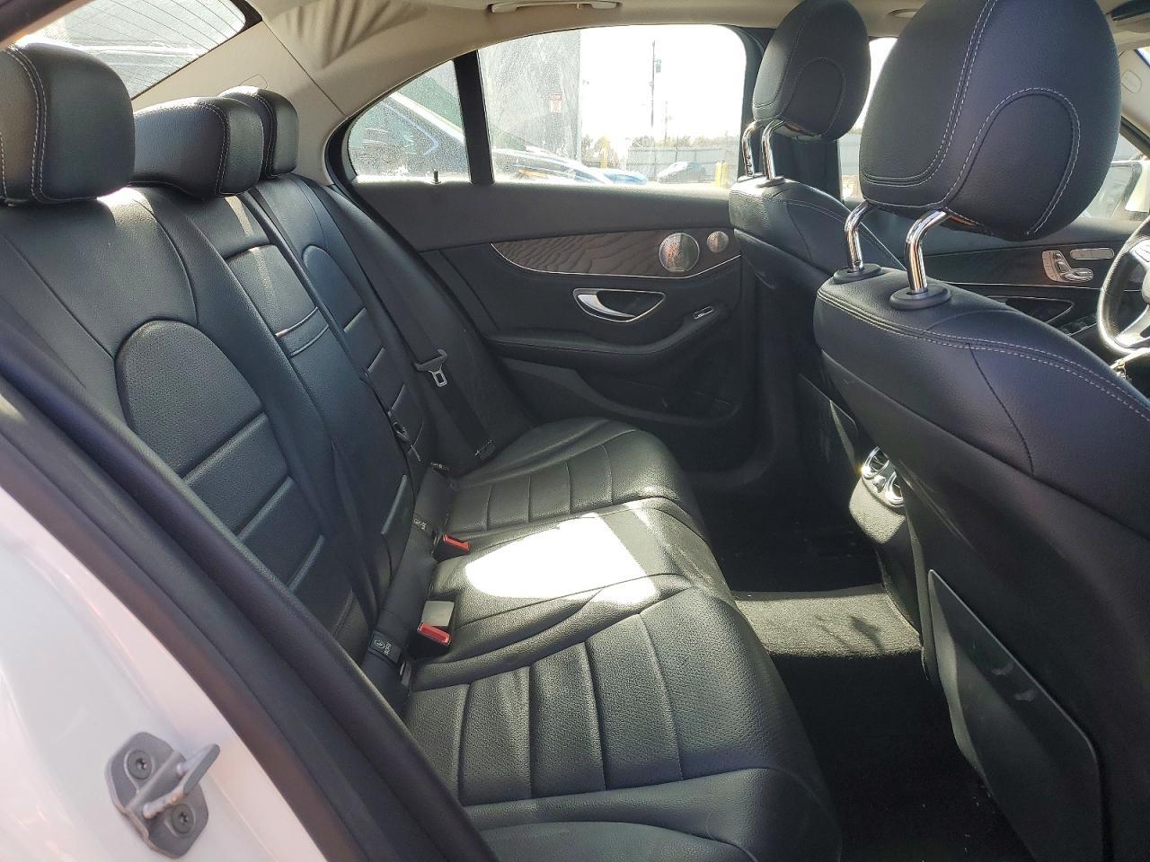 2015 Mercedes-Benz C 300 4Matic - zdjęcie 10