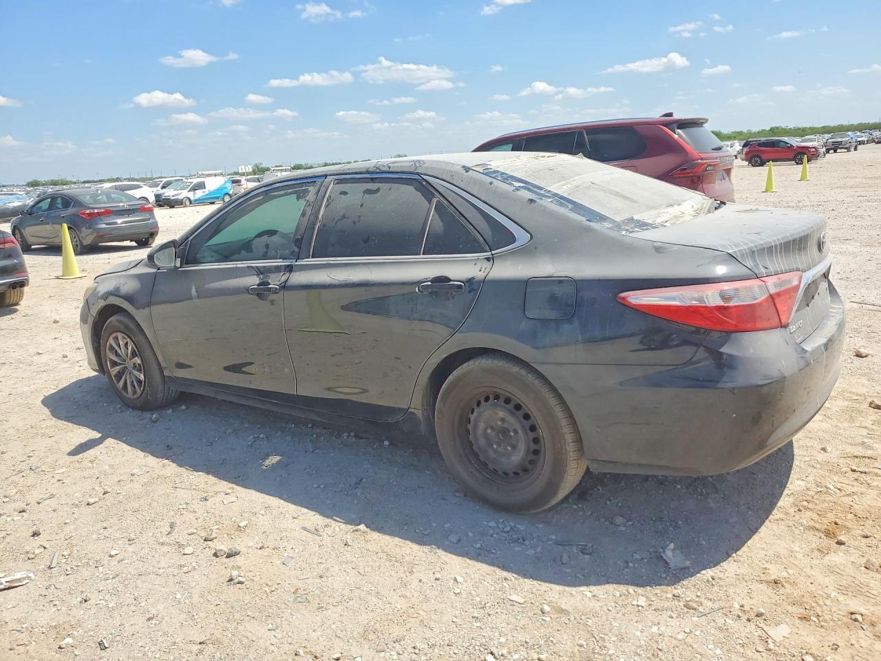 2016 Toyota Camry Le - zdjęcie 2