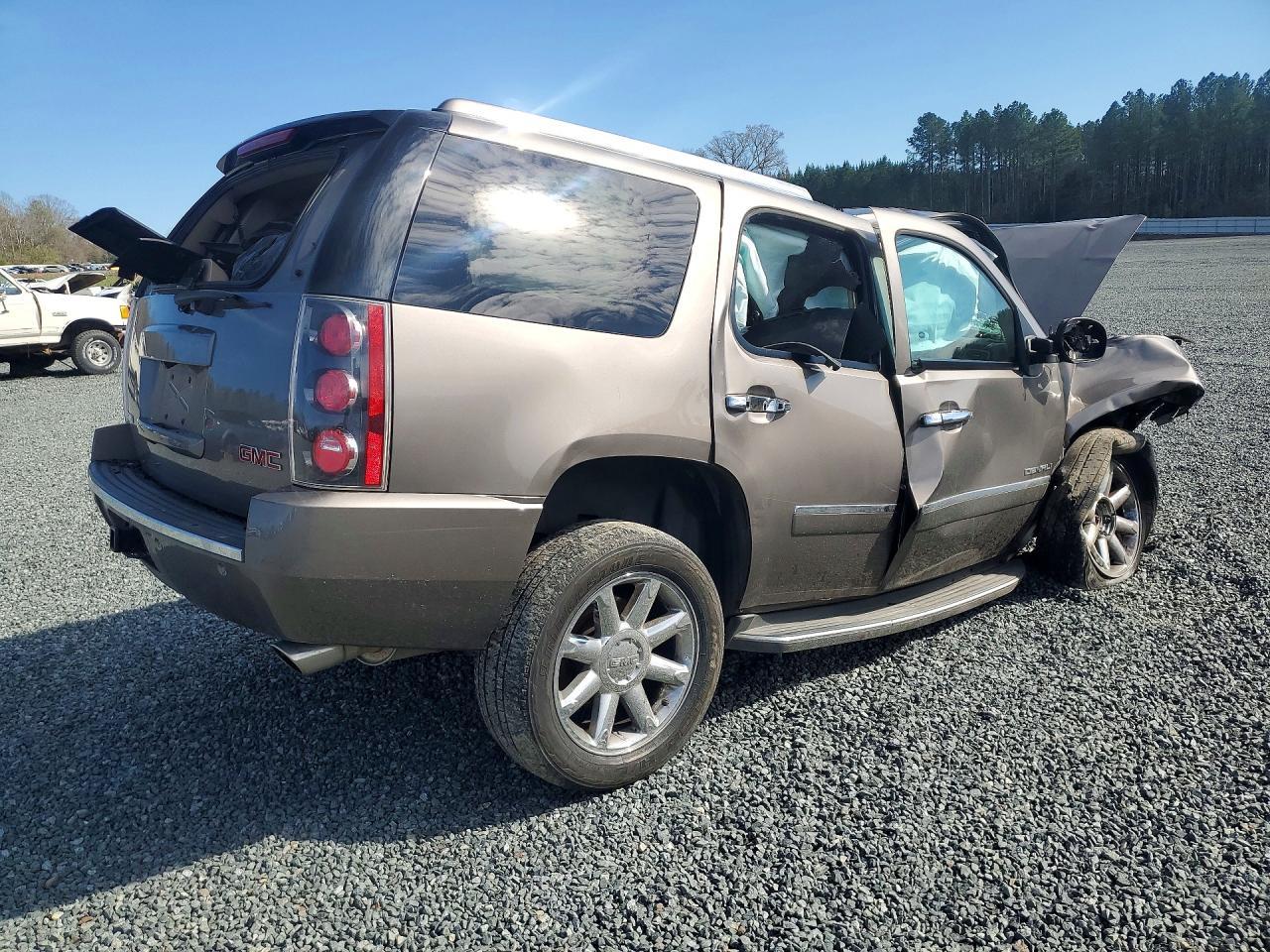 2013 GMC Yukon Denali - zdjęcie 3