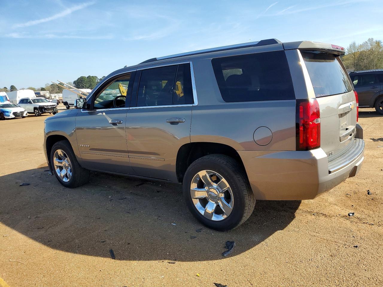 2017 Chevrolet Tahoe C1500 Premier - zdjęcie 2