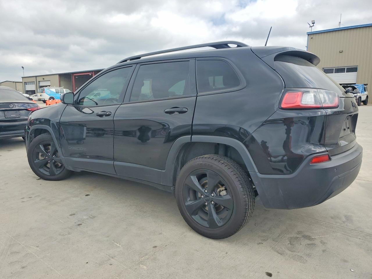 2021 Jeep Cherokee Latitude Plus - zdjęcie 2