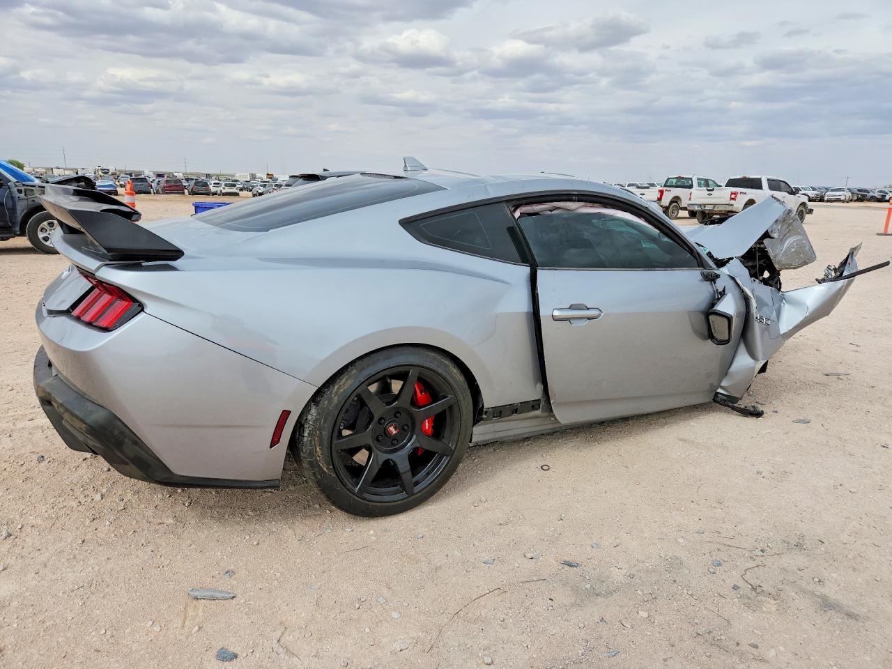 2024 Ford Mustang Gt - zdjęcie 3