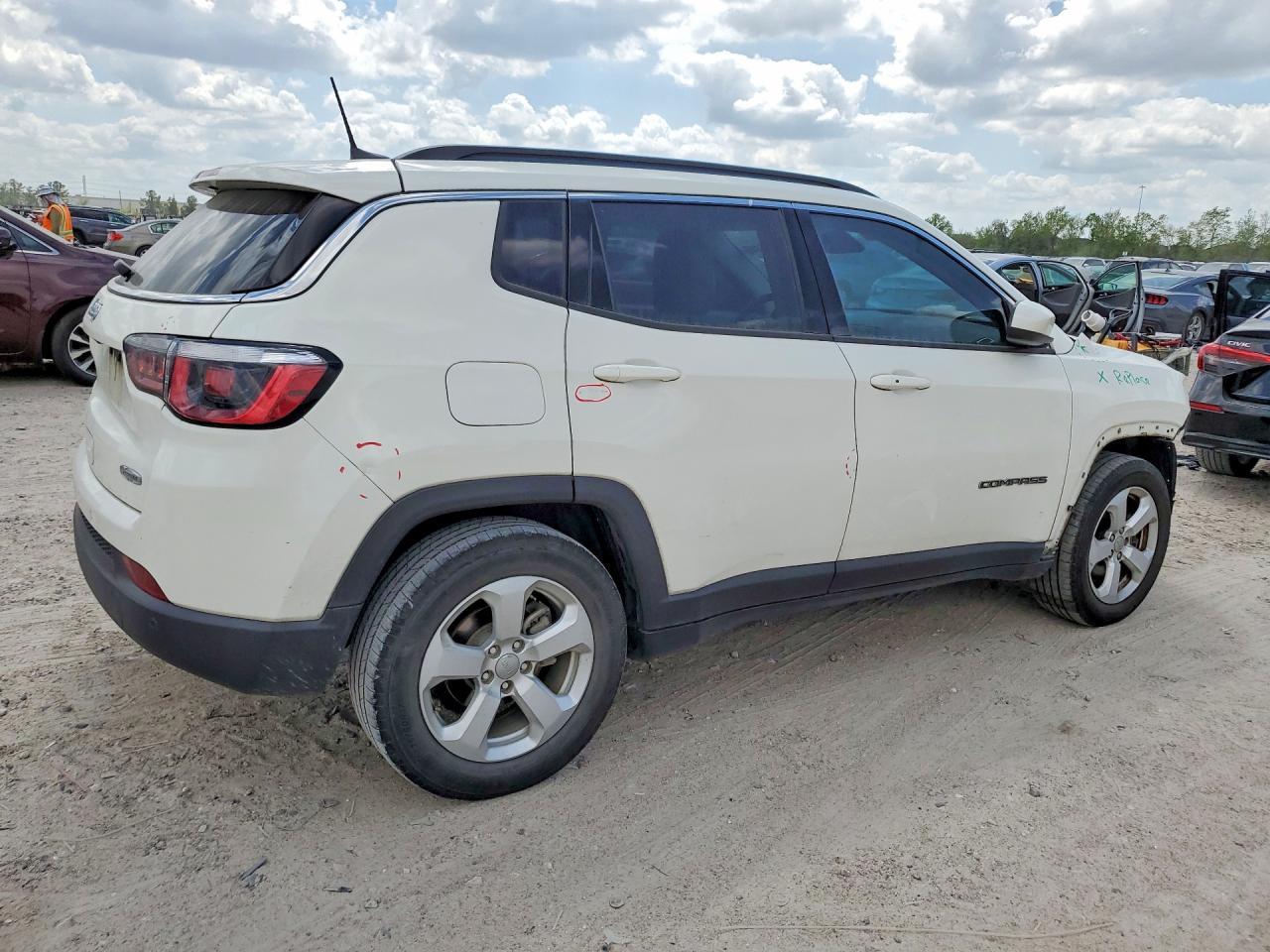 2018 Jeep Compass Latitude - zdjęcie 3