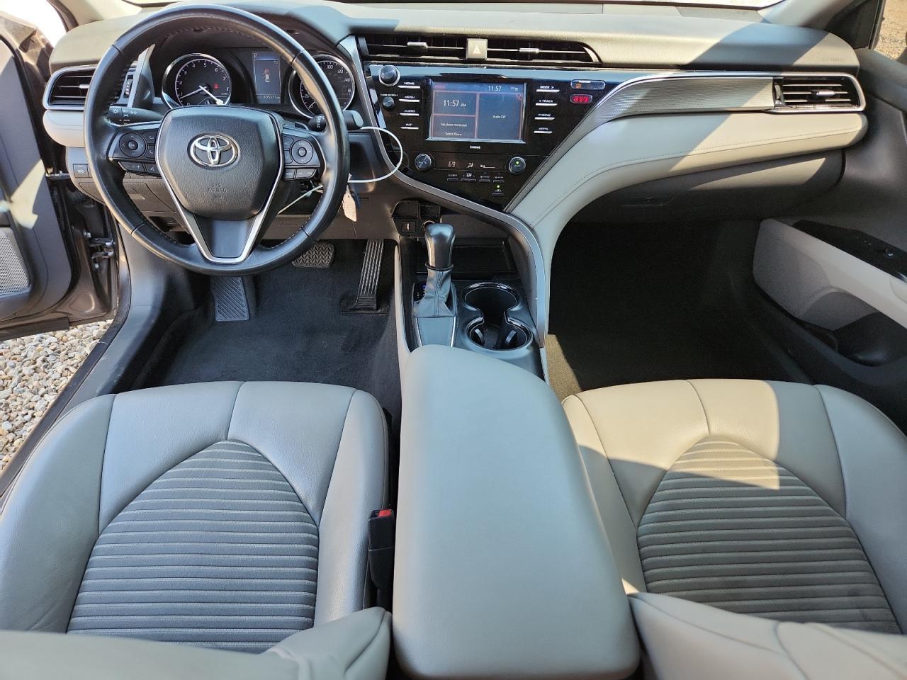 2020 Toyota Camry Se - zdjęcie 8