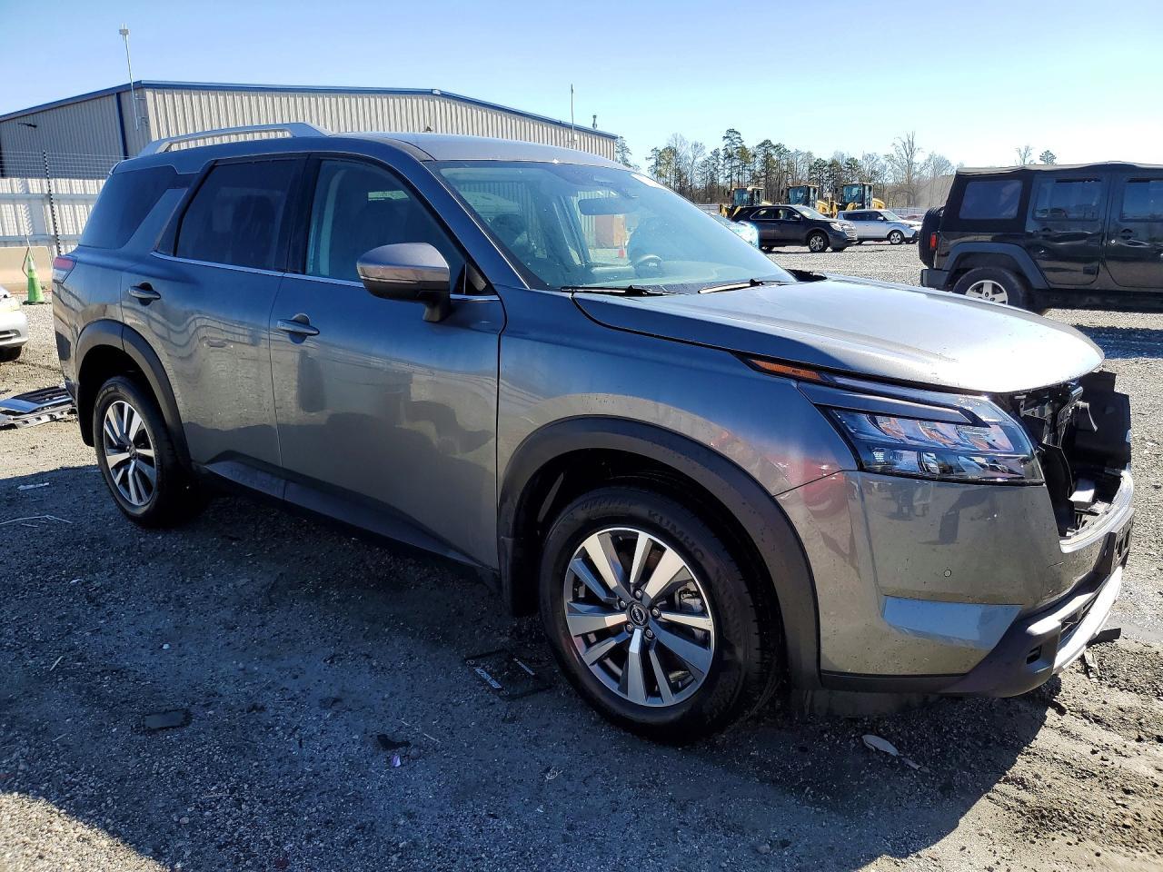 2025 Nissan Pathfinder Sl - zdjęcie 4