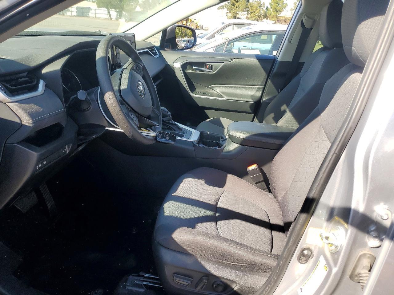 2020 Toyota Rav4 Xle - zdjęcie 7