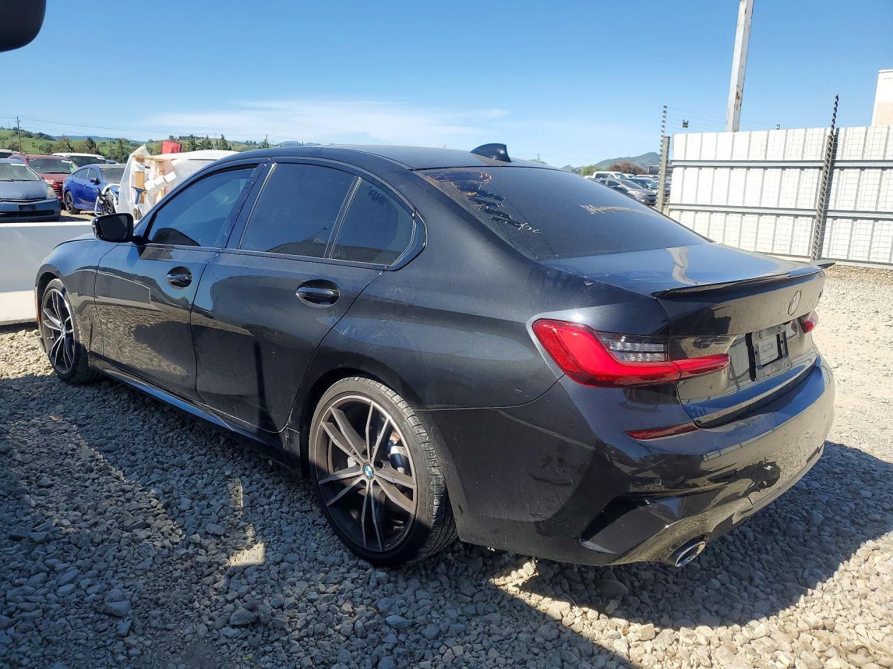 2019 BMW 330I - zdjęcie 2