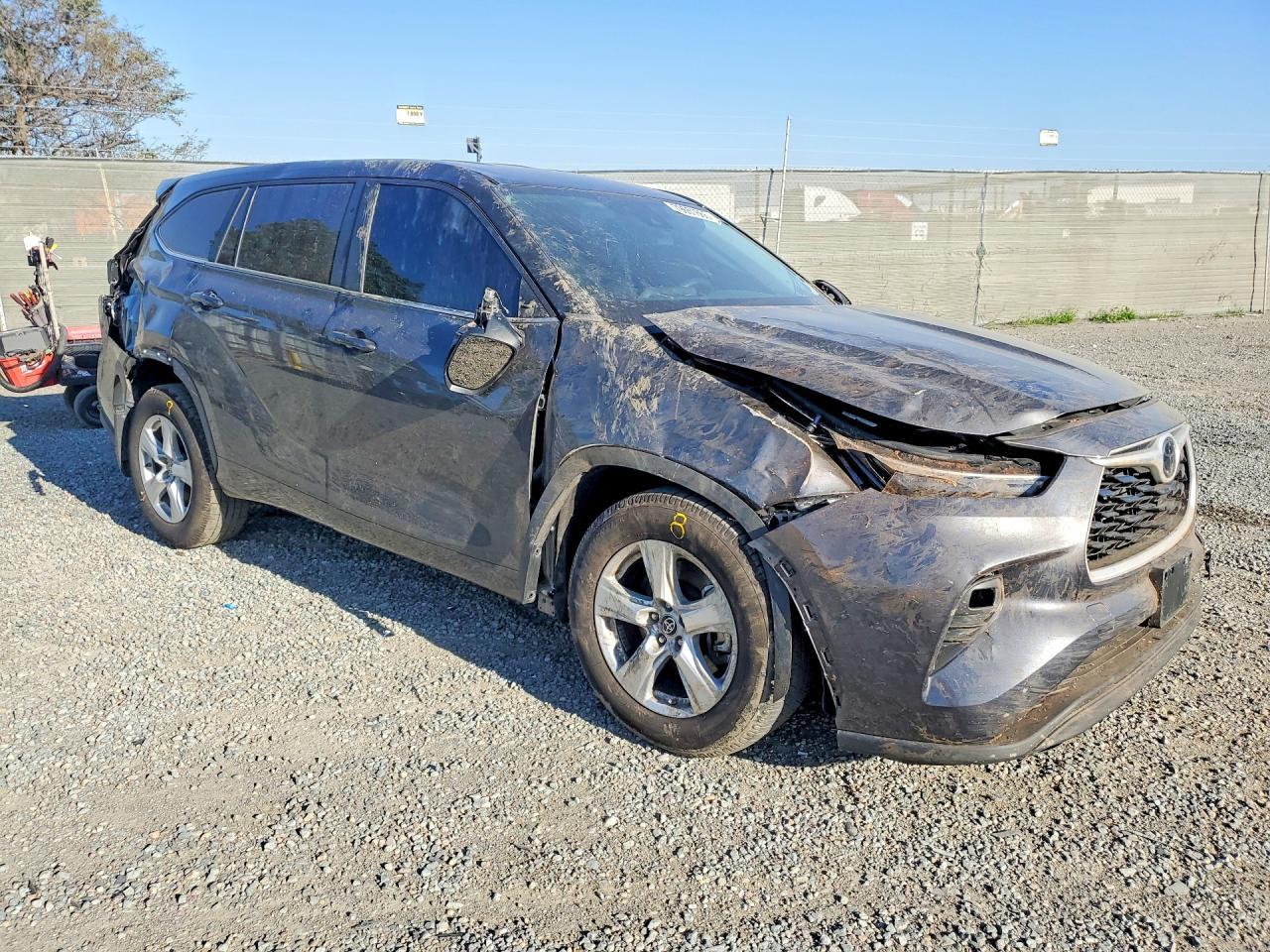 2023 Toyota Highlander Le - zdjęcie 4