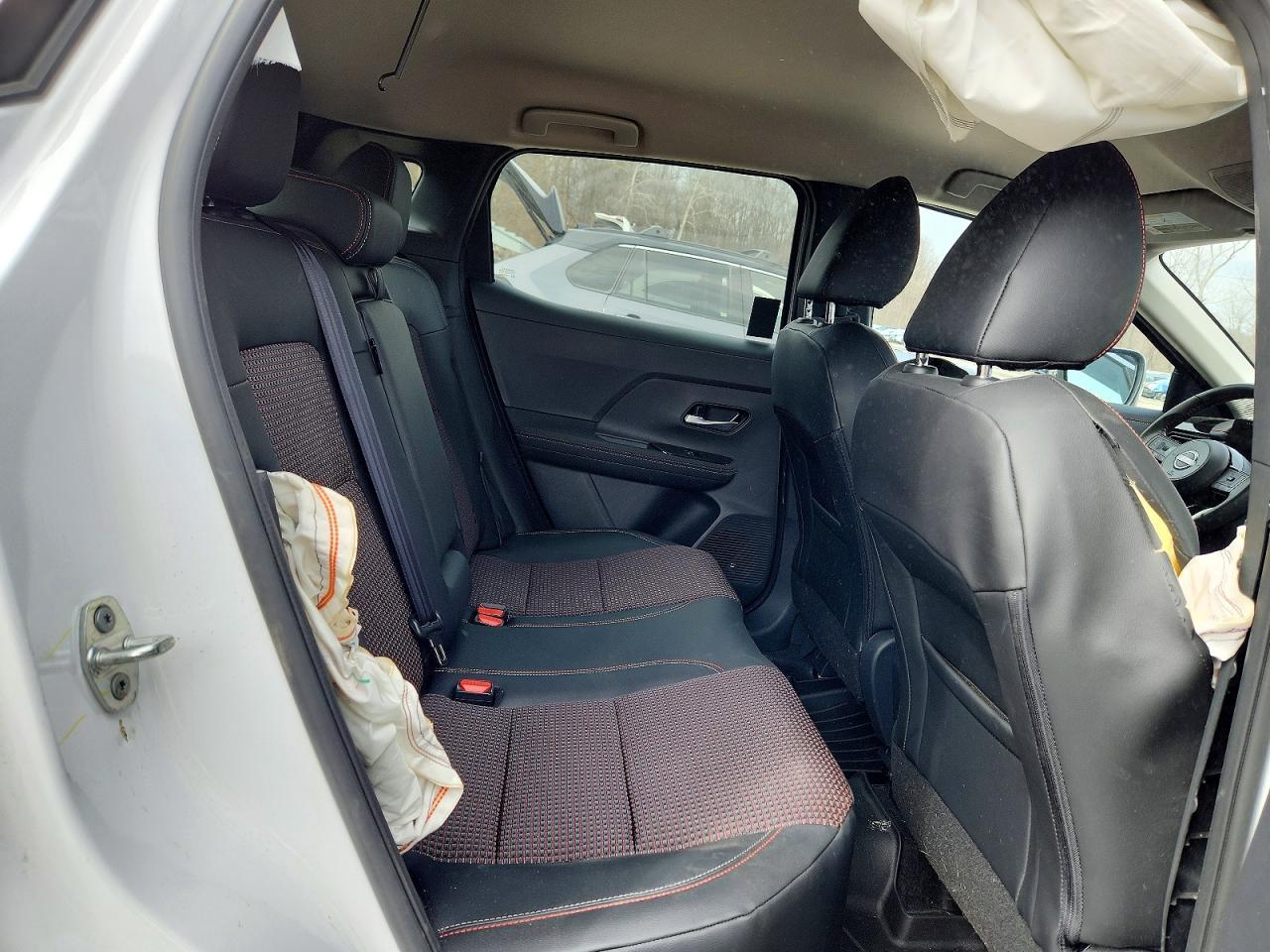 2025 Nissan Kicks Sr - zdjęcie 11