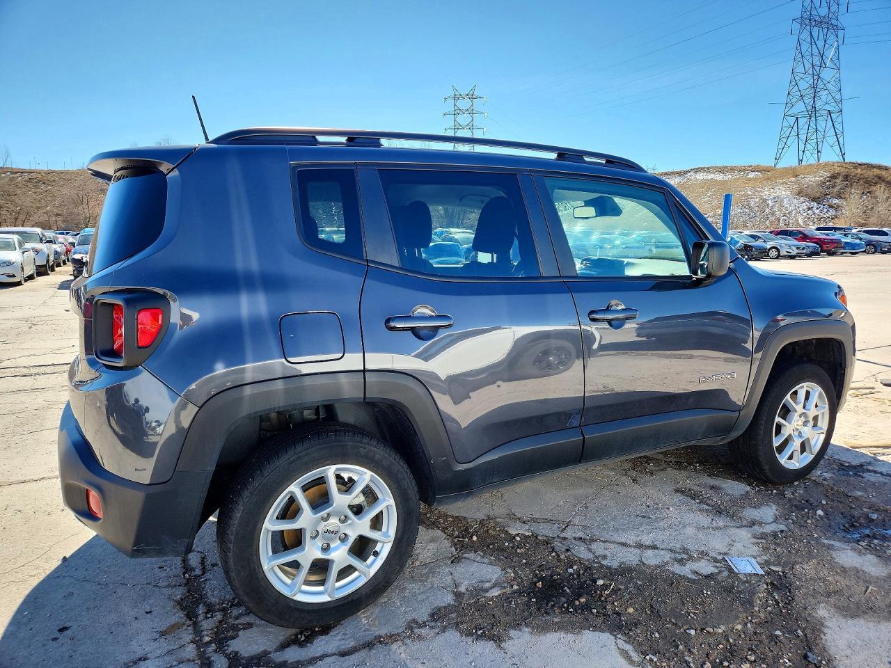 2023 Jeep Renegade Latitude - zdjęcie 3