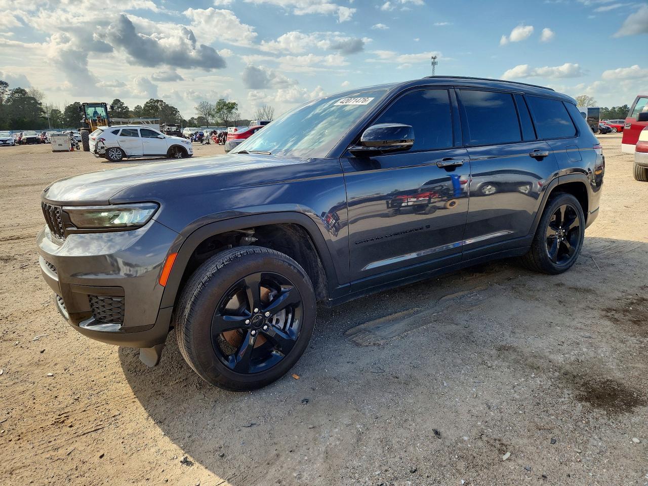 2022 Jeep Grand Cherokee L Laredo - zdjęcie główne