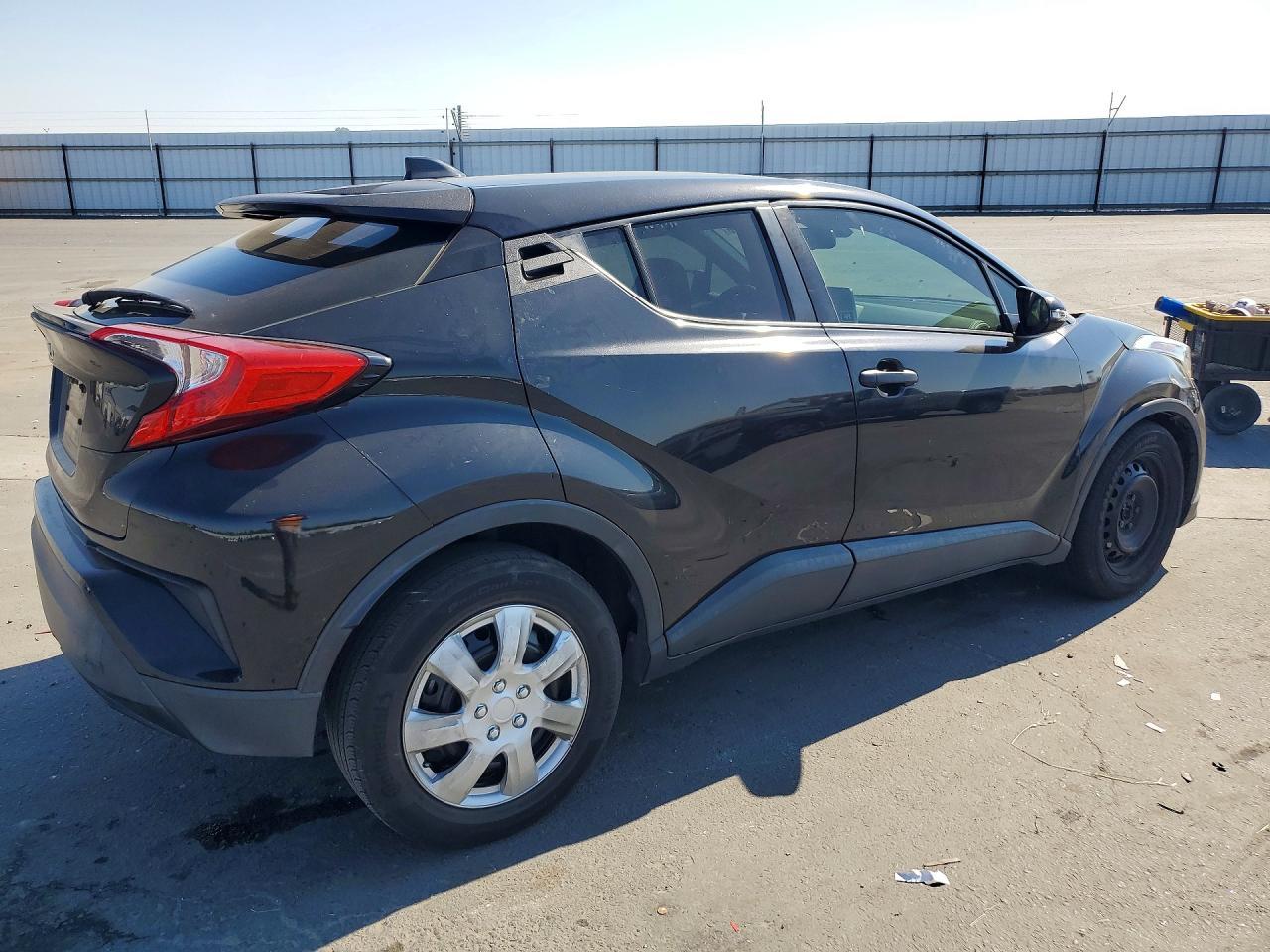 2019 Toyota C-Hr Le - zdjęcie 3