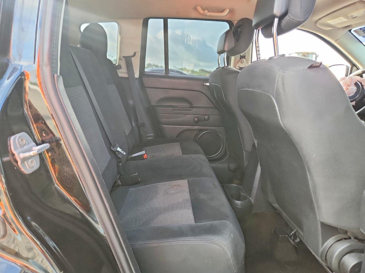 2014 Jeep Compass Sport - zdjęcie 10