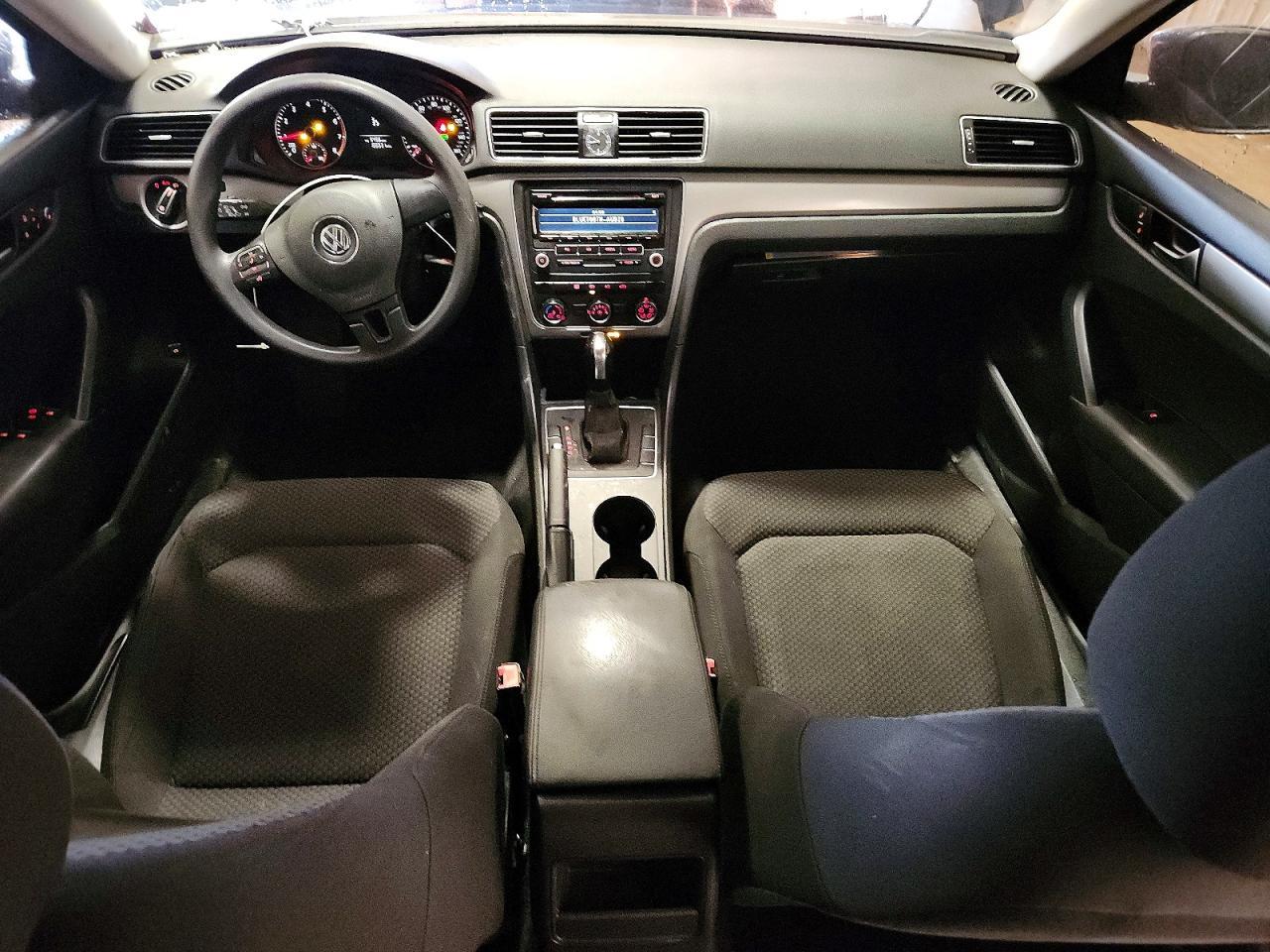 2013 Volkswagen Passat S - zdjęcie 8