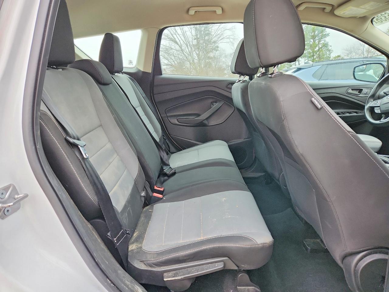 2017 Ford Escape S - zdjęcie 11