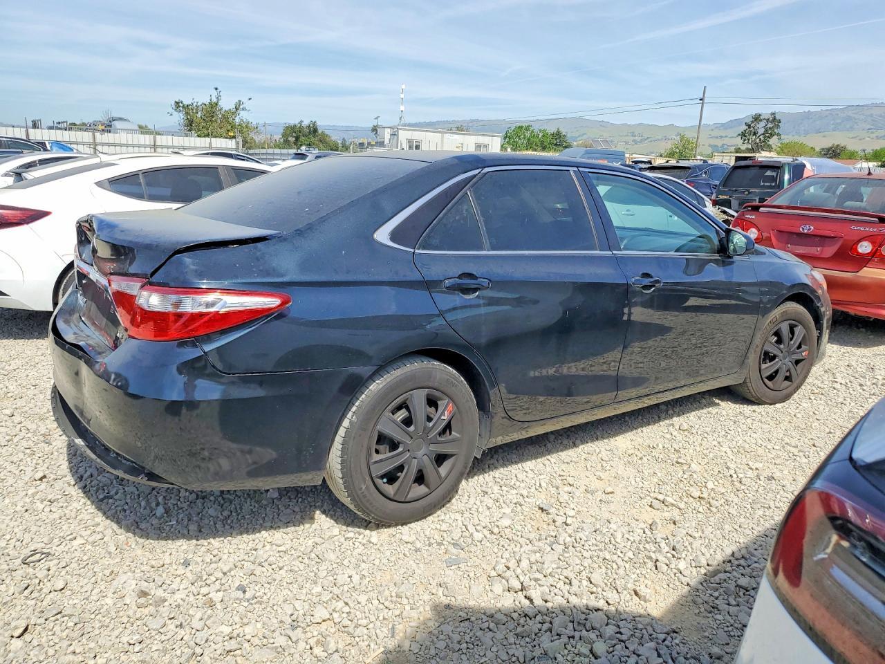 2015 Toyota Camry Le - zdjęcie 3
