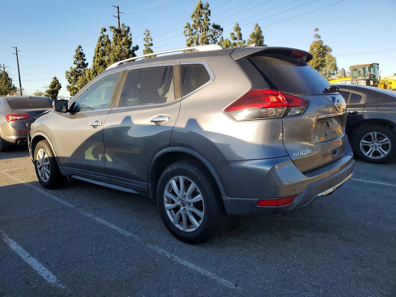 2019 Nissan Rogue Sv - zdjęcie 2