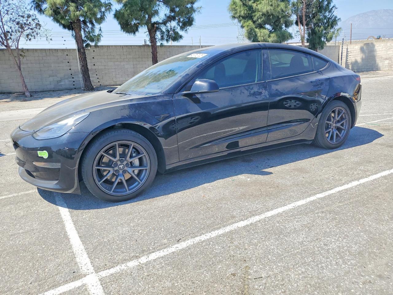 2023 Tesla Model 3 - zdjęcie główne