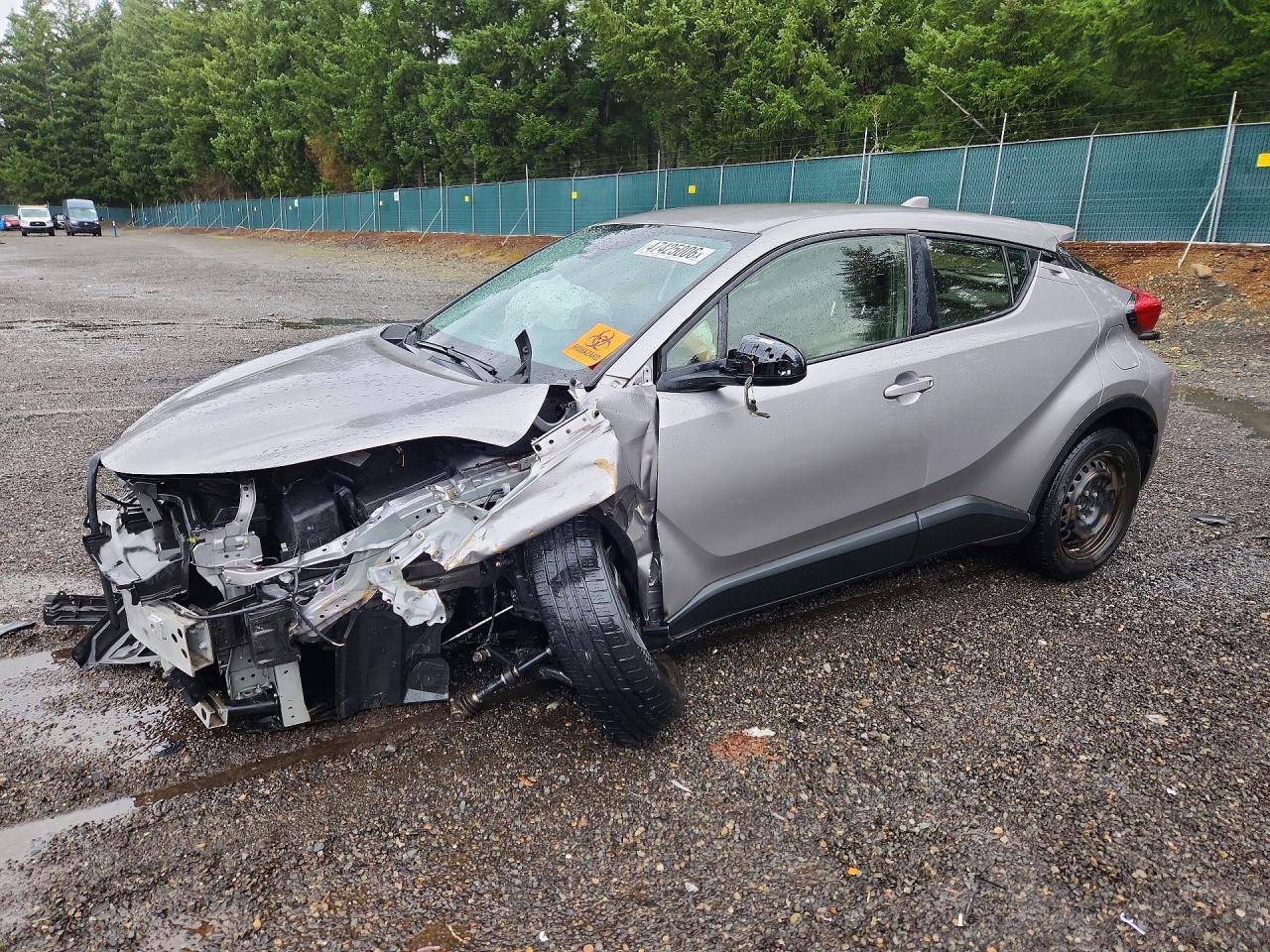 2020 Toyota C-Hr Le - zdjęcie główne