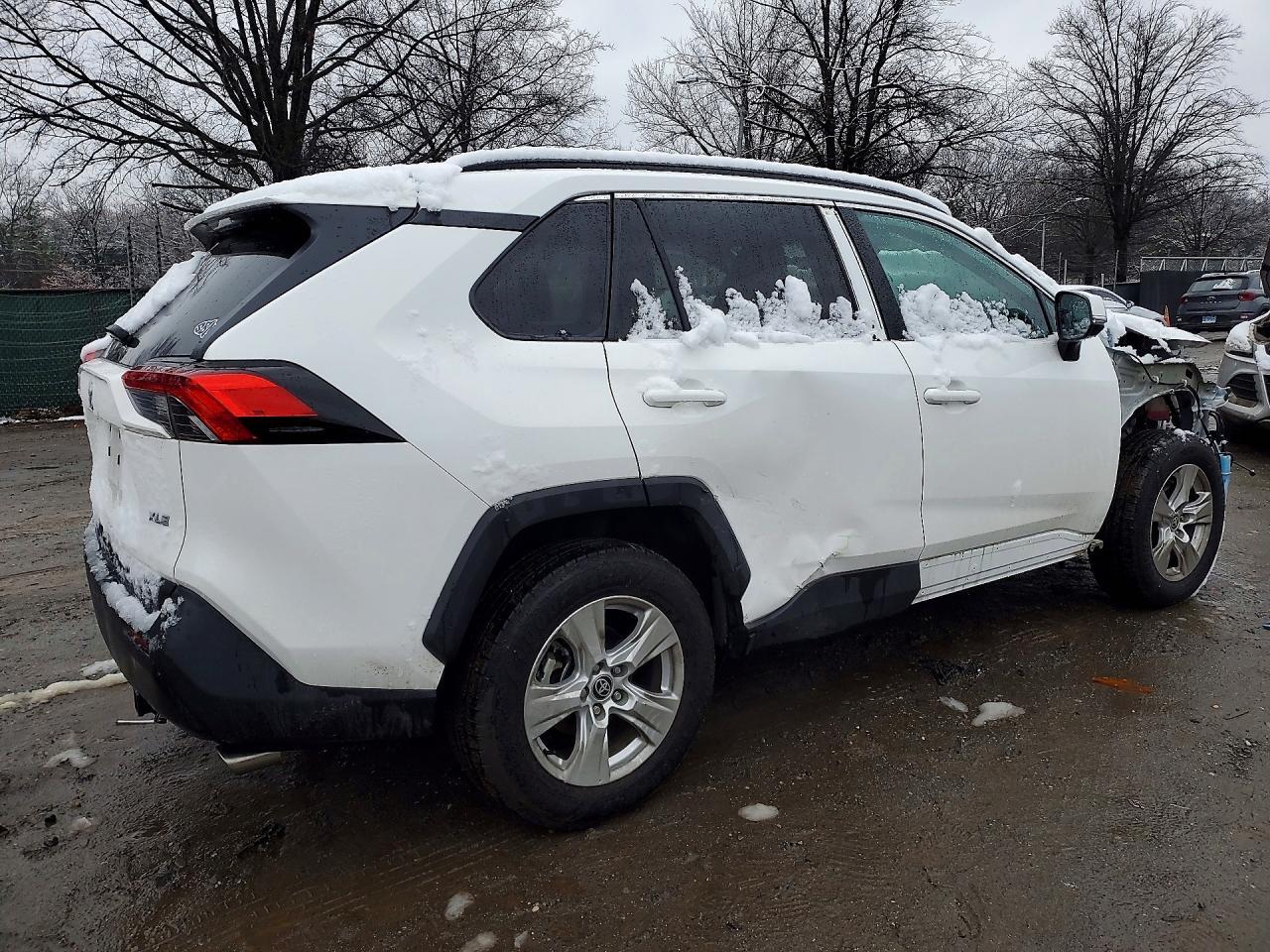 2021 Toyota Rav4 Xle - zdjęcie 3