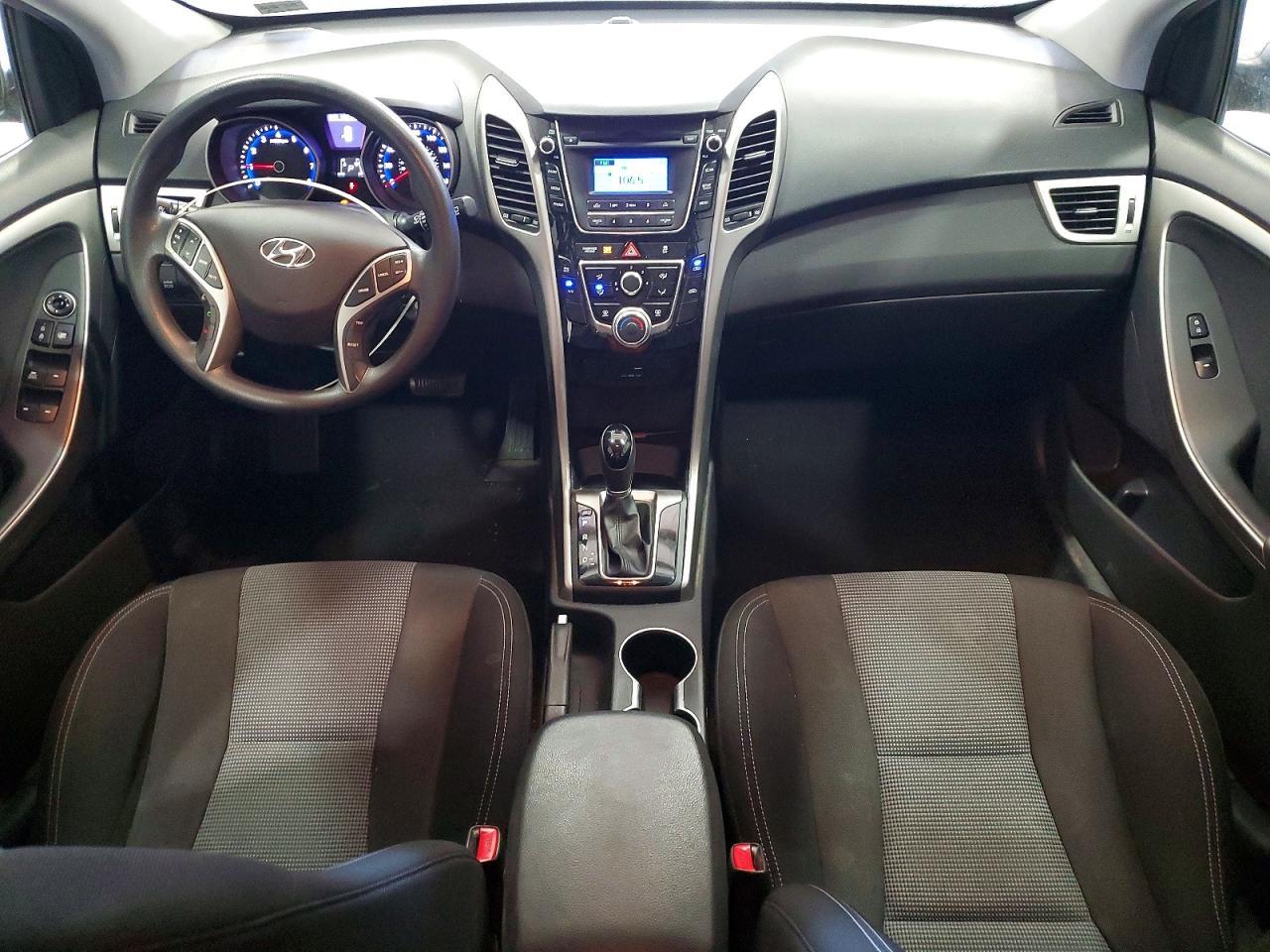 2017 Hyundai Elantra Gt Base - zdjęcie 8