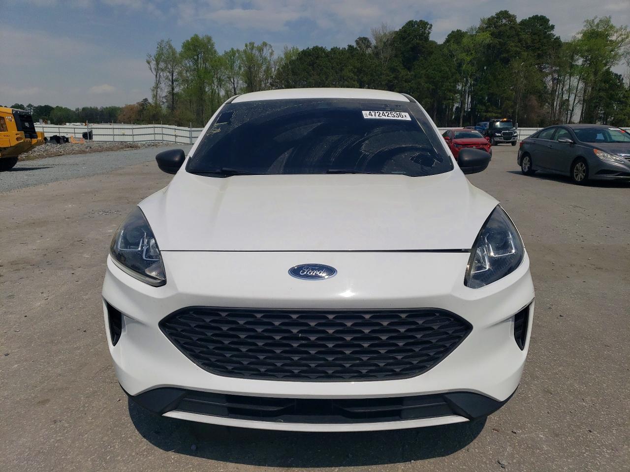 2020 Ford Escape S - zdjęcie 5