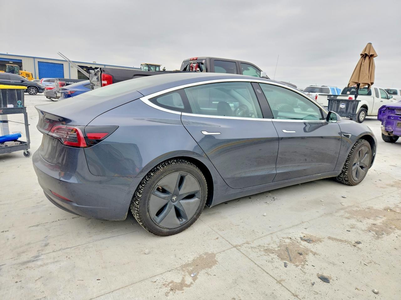 2018 Tesla Model 3 - zdjęcie 3