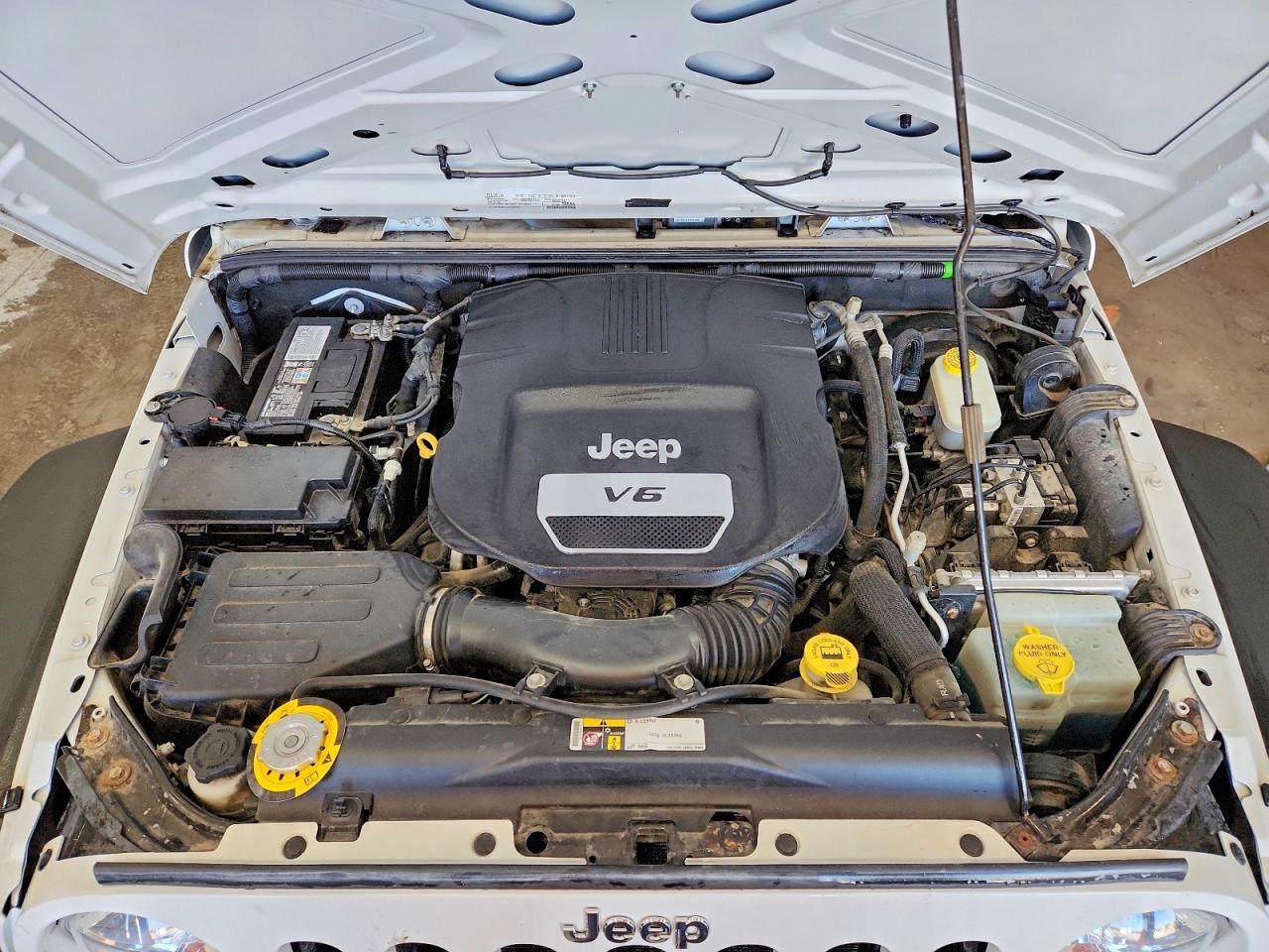2016 Jeep Wrangler Sport - zdjęcie 11