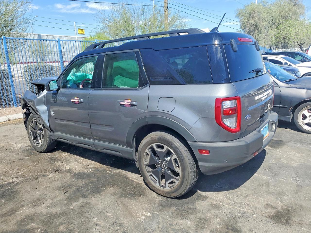 2024 Ford Bronco Sport Outer Banks - zdjęcie 2