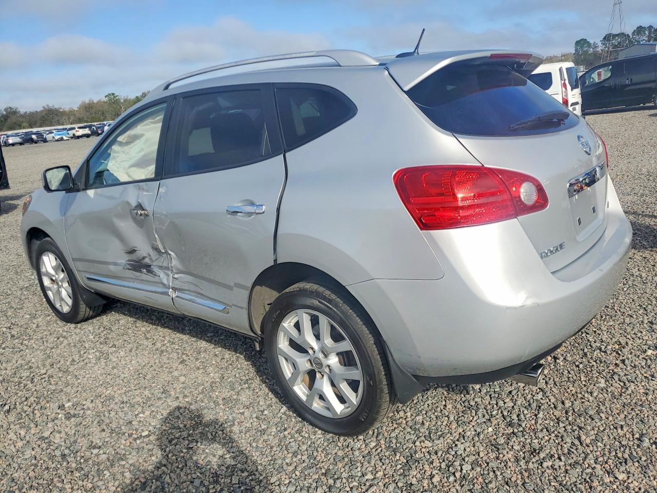 2013 Nissan Rogue S - zdjęcie 2
