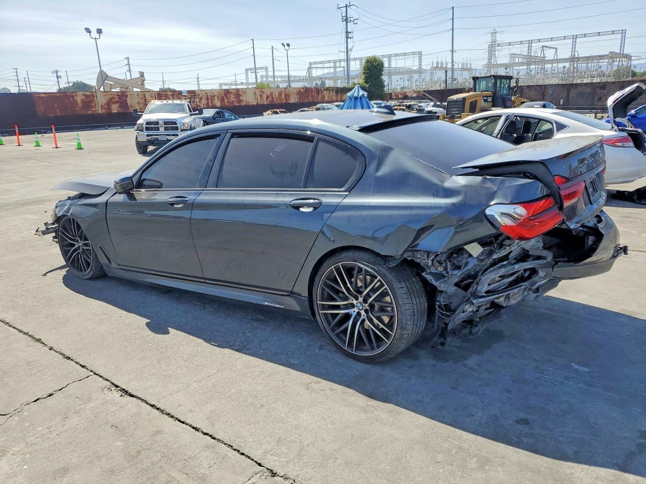 2019 BMW 750 I - zdjęcie 2