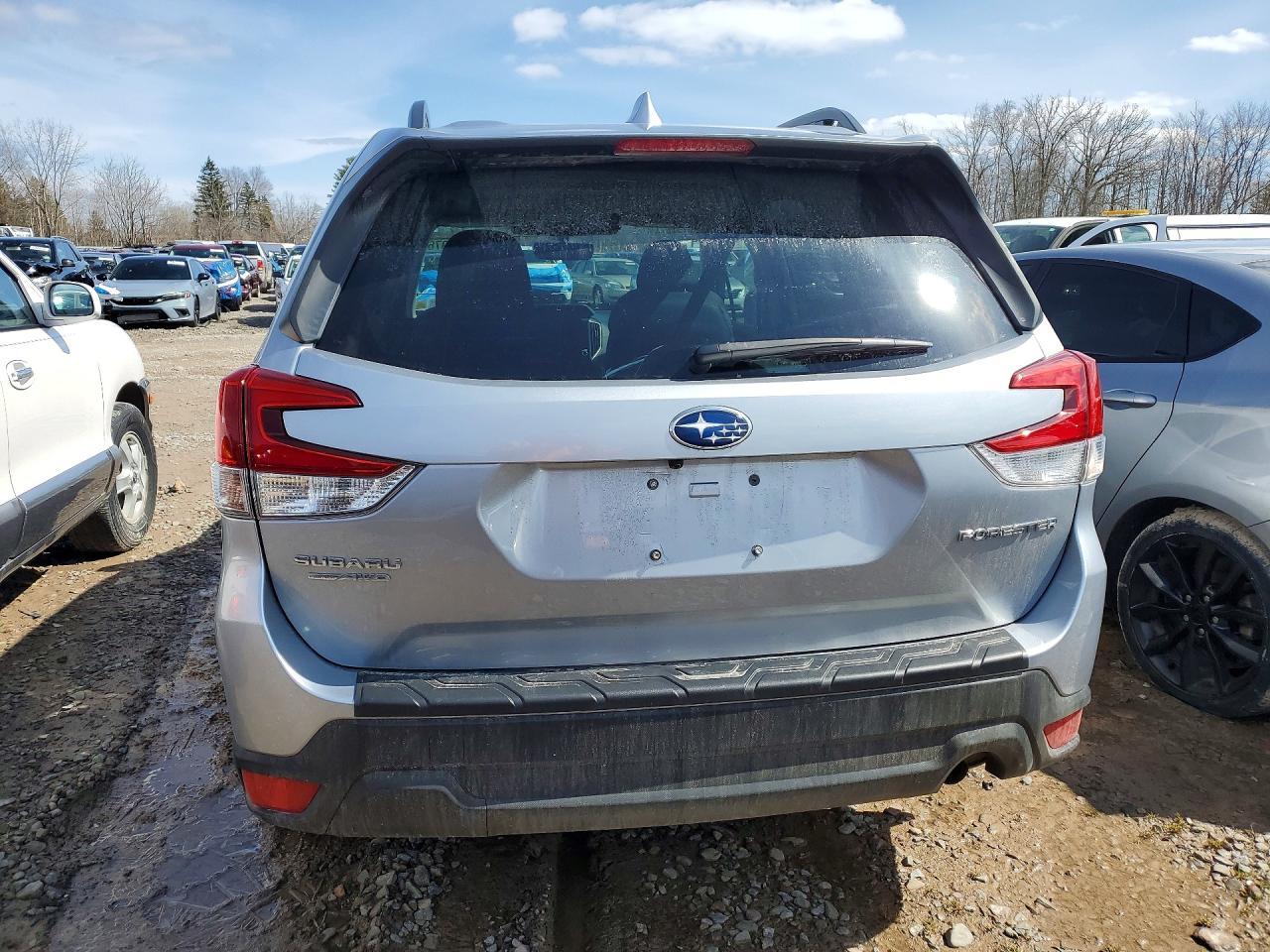 2023 Subaru Forester Premium - zdjęcie 6