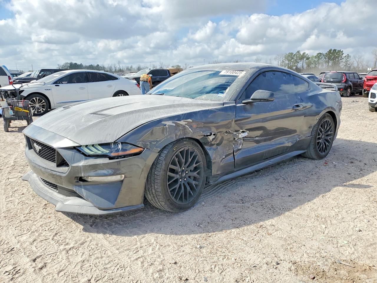 2020 Ford Mustang Gt - zdjęcie główne