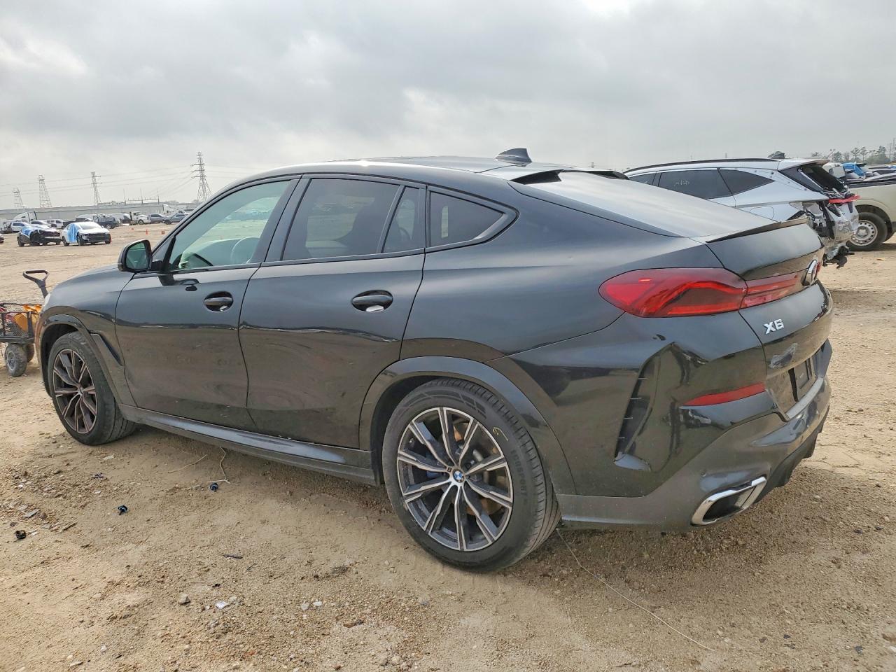 2021 BMW X6 xDrive40I - zdjęcie 2