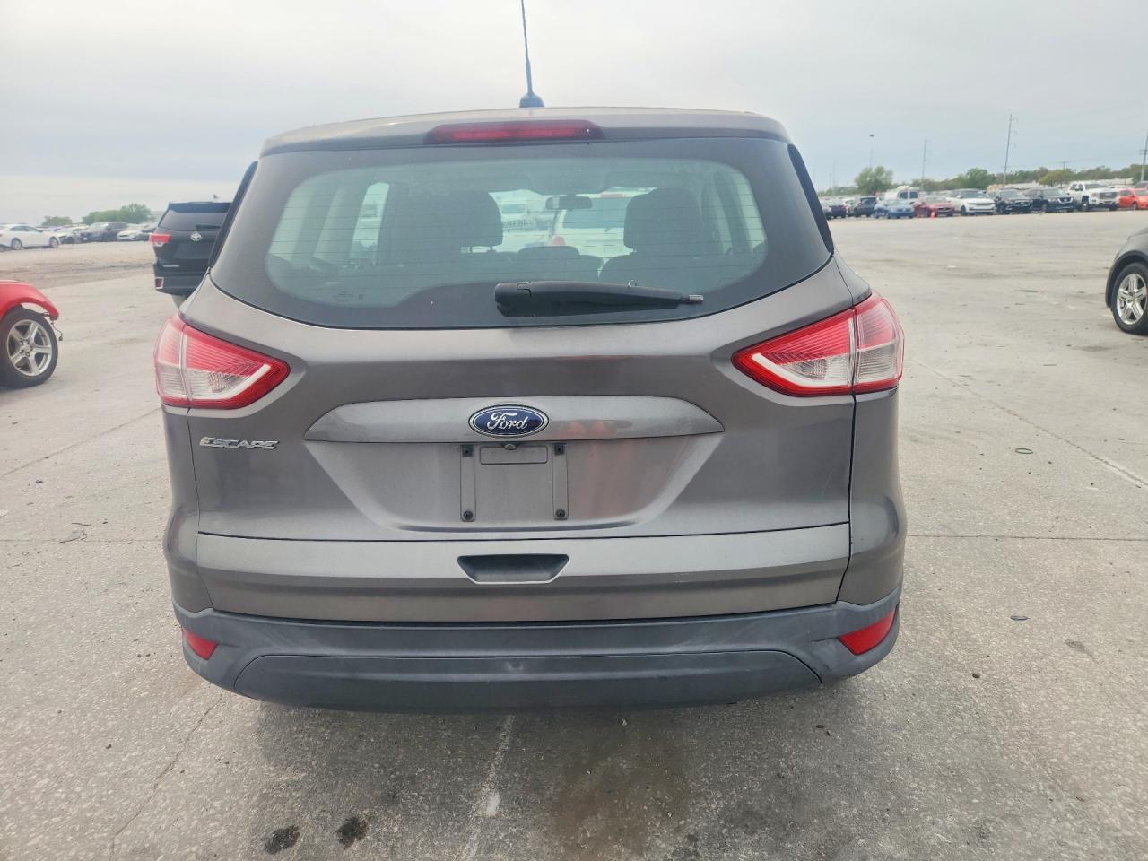 2014 Ford Escape S - zdjęcie 6