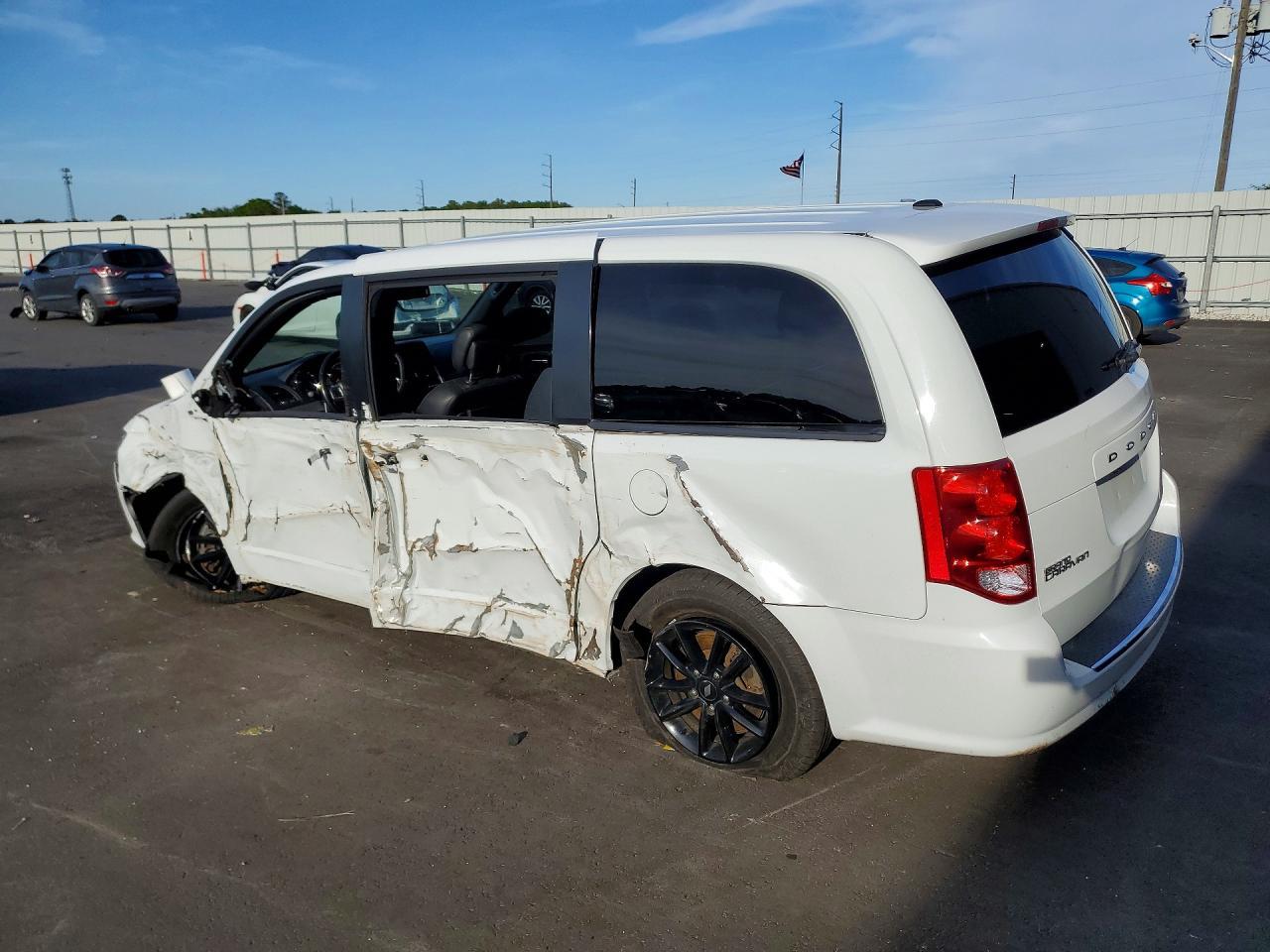 2020 Dodge Grand Caravan Gt - zdjęcie 2